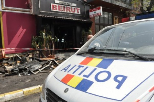 Primele flori, lumânări şi lacrimi de durere la restaurantul Beirut -vezi galerie foto+video